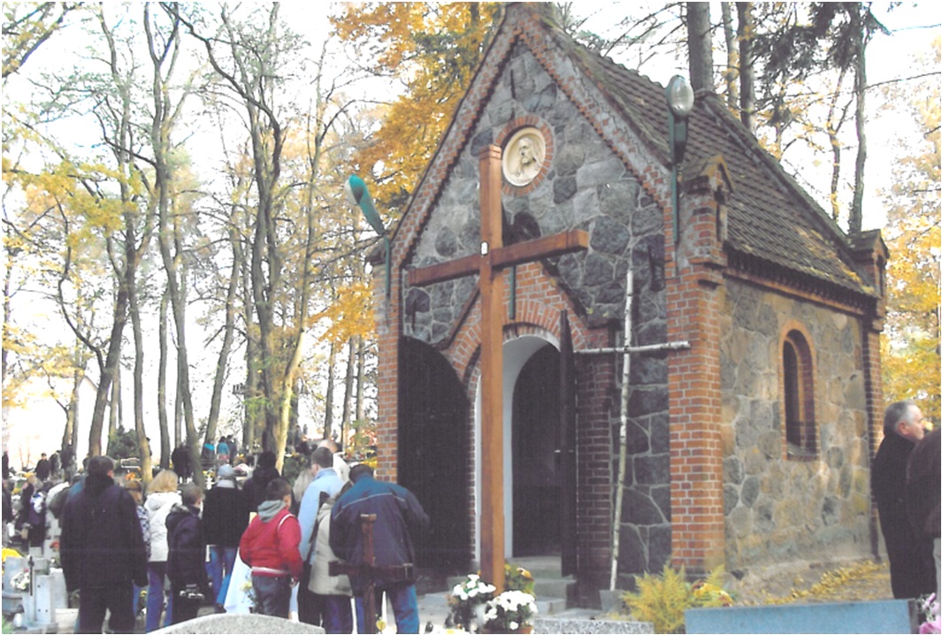Łagów - kaplica z I połowy XX w - teraz cmentarz komunalny