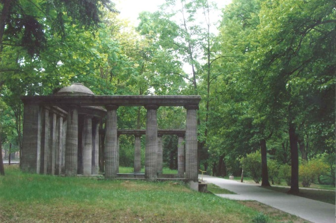Fot 4. Grobowiec Georga Beuchelta Kamień