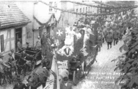 700-Jahrfeier in Lagow am 9.-11. Juli 1927, Festumzug mit Turnvater Jahn auf dem Reiterwagen 700-Jahrfeier