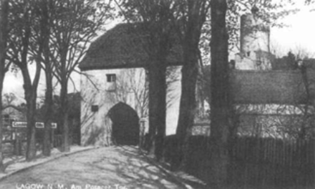 Polnisches Tor, aucn Posener Tor genannt. Im Hintergrund s der Bergfried,. Foto nach einer alten Postkarte Polnisches